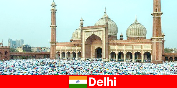 세계적으로 유명한 이슬람 건물이 특징인 인도 북부의 대도시 델리