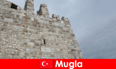 터키무글라의 폐허가 된 도시로의 모험 여행