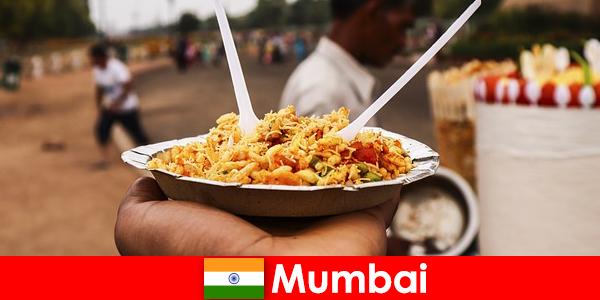 뭄바이는 노점상과 음식 유형으로 관광객들에게 알려진 장소입니다.