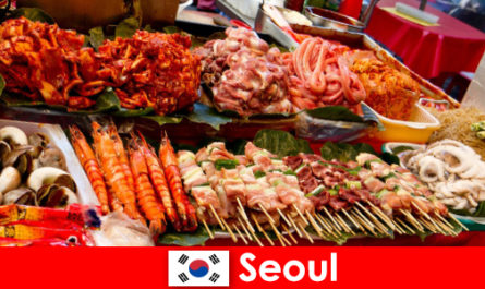 서울은 맛있고 창의적인 길거리 음식으로 여행객들 사이에서도 유명합니다.