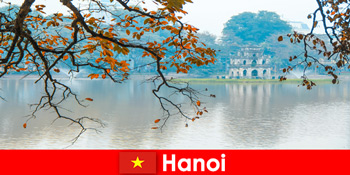 하노이 베트남 옥산 사원 과 문학 사원 관광객 을 즐겁게