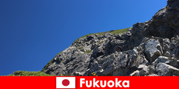 외국인 스포츠 관광객을 위한 후쿠오카 일본 산으로의 모험 여행