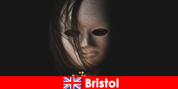 호기심 많은 여행자를 위한 코미디 음악 댄스를 통해 브리스톨 잉글랜드의 연극 경험