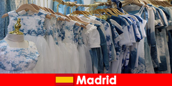 마드리드 스페인에서 최고의 상점에서 낯선 사람들을위한 쇼핑