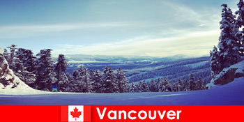 여행 가족을위한 스키 재미와 밴쿠버 캐나다에서 겨울 휴가