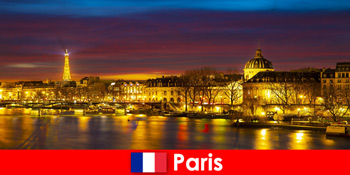 파리 프랑스의 엔터테인먼트 마일에서 학사 여행을 위한 여행