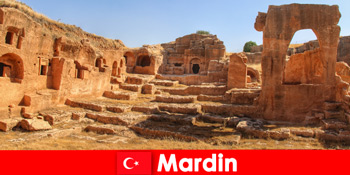 마르딘 터키에서 낯선 사람들을 만질 오래된 수도원과 교회