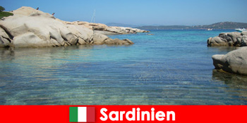 사르데냐 이탈리아는 외국인을위한 바다 해변과 순수한 태양을 제공합니다.