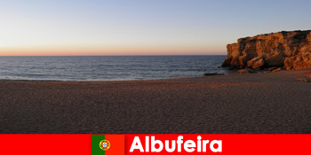 많은 활동과 건강 식품을 가진 스포츠 관광객을위한 Albufeira 포르투갈의 휴일 재미