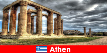 고전과 전통과 같은 대조는 아테네 그리스에 수백만 명의 방문객을 끌어들입니다.