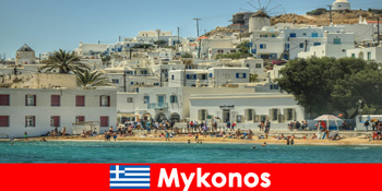 미코노스의 하얀 도시는 그리스의 많은 외국인들의 꿈의 목적지입니다.