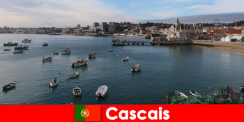 카스 카이스 포르투갈에는 전통적인 레스토랑과 아름다운 호텔이 있습니다.