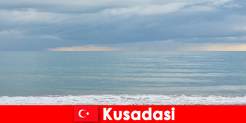 Kusadasi Turkey는 완벽한 휴가를위한 아름다운 베이가있는 휴양지