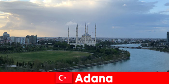 아다나 터키의 현지 가이드 투어는 낯선 사람들에게 매우 인기가 있습니다.