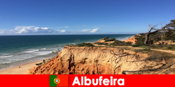 조깅과 걷기는 포르투갈의 해안 마을인 알부페이라에서 가장 인기가 있습니다.