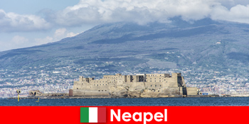 이탈리아 나폴리에서 멋진 역사적 장소를 경험하세요